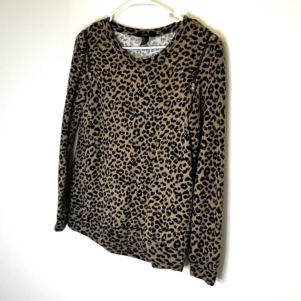 2/$15 Forever 21 - Leopard Print Sweatshirt w Zipper Shoulder Accents Size Small - Picture 3 of 7